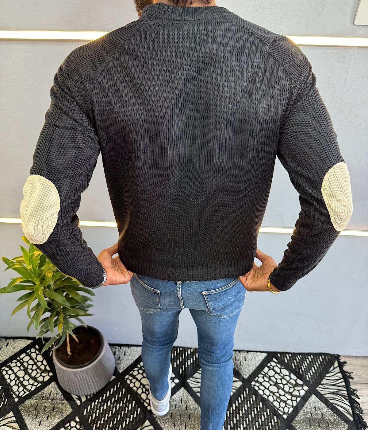 Black Pullovers WE005